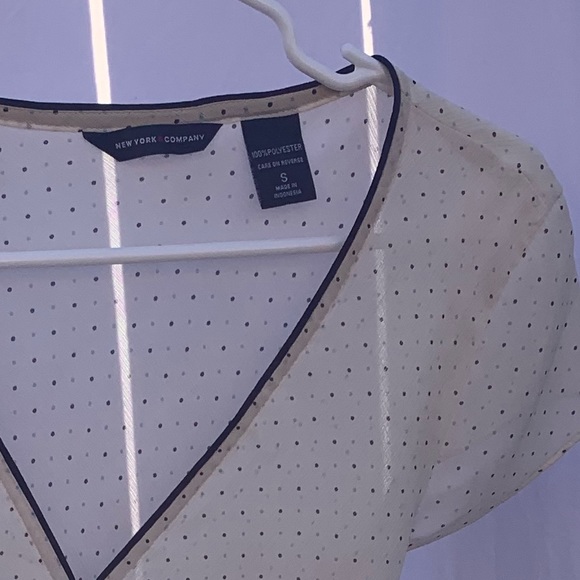 Shear polka-dot top New York & Company - Picture 1 of 7